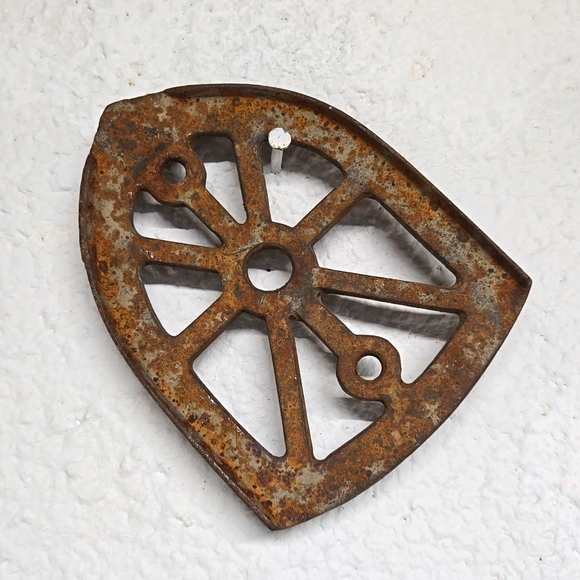 Vintage Antique Sad Iron Trivet Stand Rustic Patina Metal Cast Iron Primitive - Picture 5 of 17